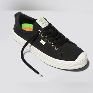 Cariuma OCA Low Canvas Sneakers Black Size 8